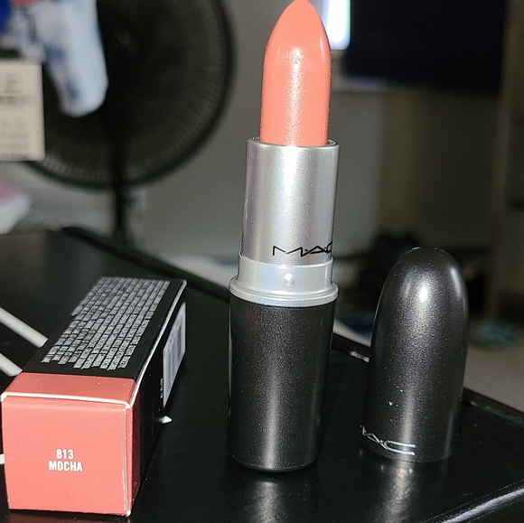 Makeup bundle. - Picture 5 of 7